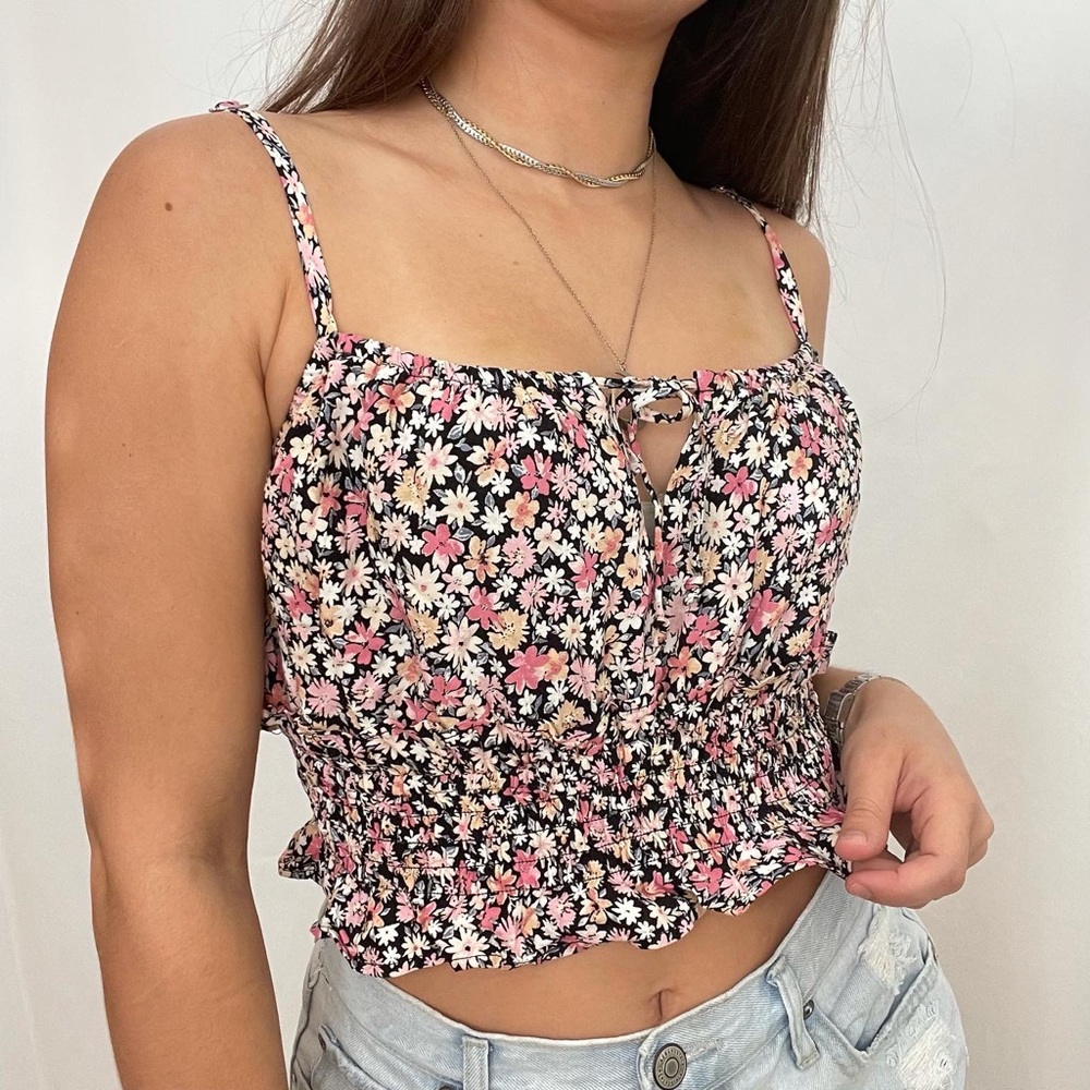 🌺Flower Garden Shirred Tie Front Crop Top🌺
